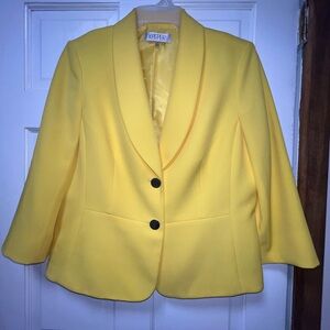 Kasper yellow blazer sz 16 excellent condition. Smoke-pet free home